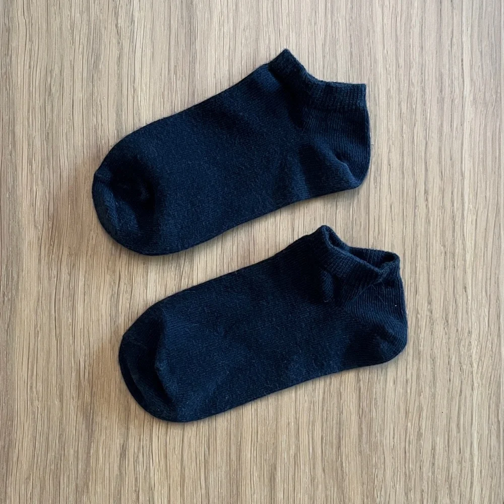 H&M, kids 2-pack of ankle cotton socks,  black and white size 8-9.5